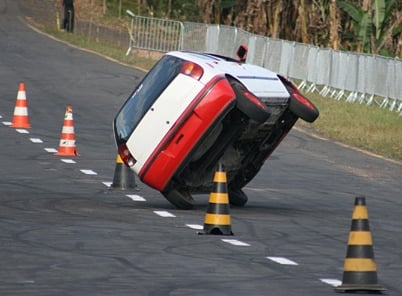 Carro sobre 2 rodas